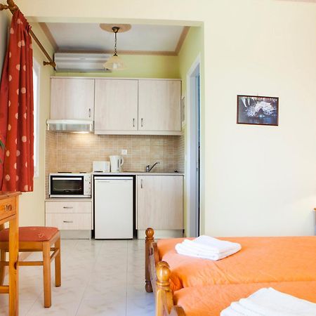 Tzivras Villa & Apartments Lassi  Habitación foto